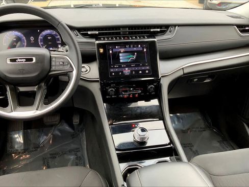 Used 2023 Jeep Grand Cherokee L Laredo image 6