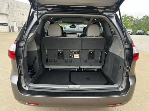 Used 2019 Toyota Sienna XLE image 25