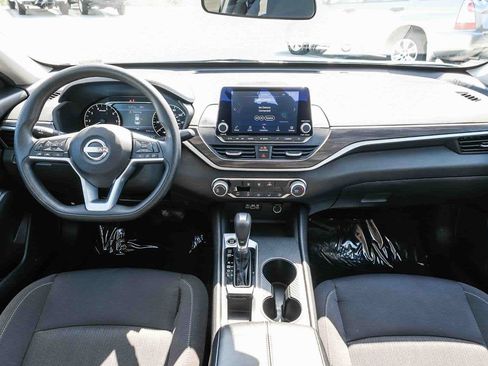 Used 2025 Nissan Altima 2.5 SV FWD image 13