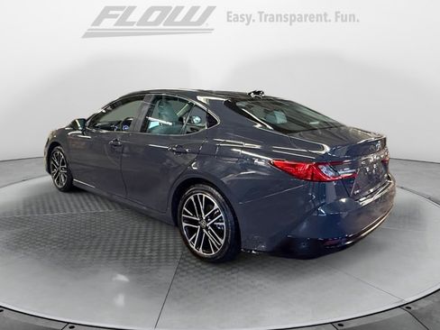 Used 2025 Toyota Camry XLE image 6