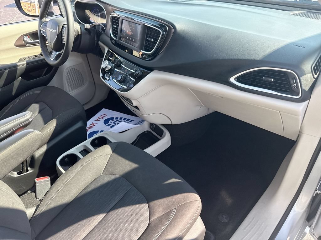 Used 2023 Chrysler Voyager LX FWD image 30
