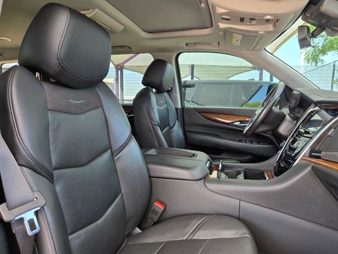 Used 2020 Cadillac Escalade Premium Luxury AWD/4WD image 32