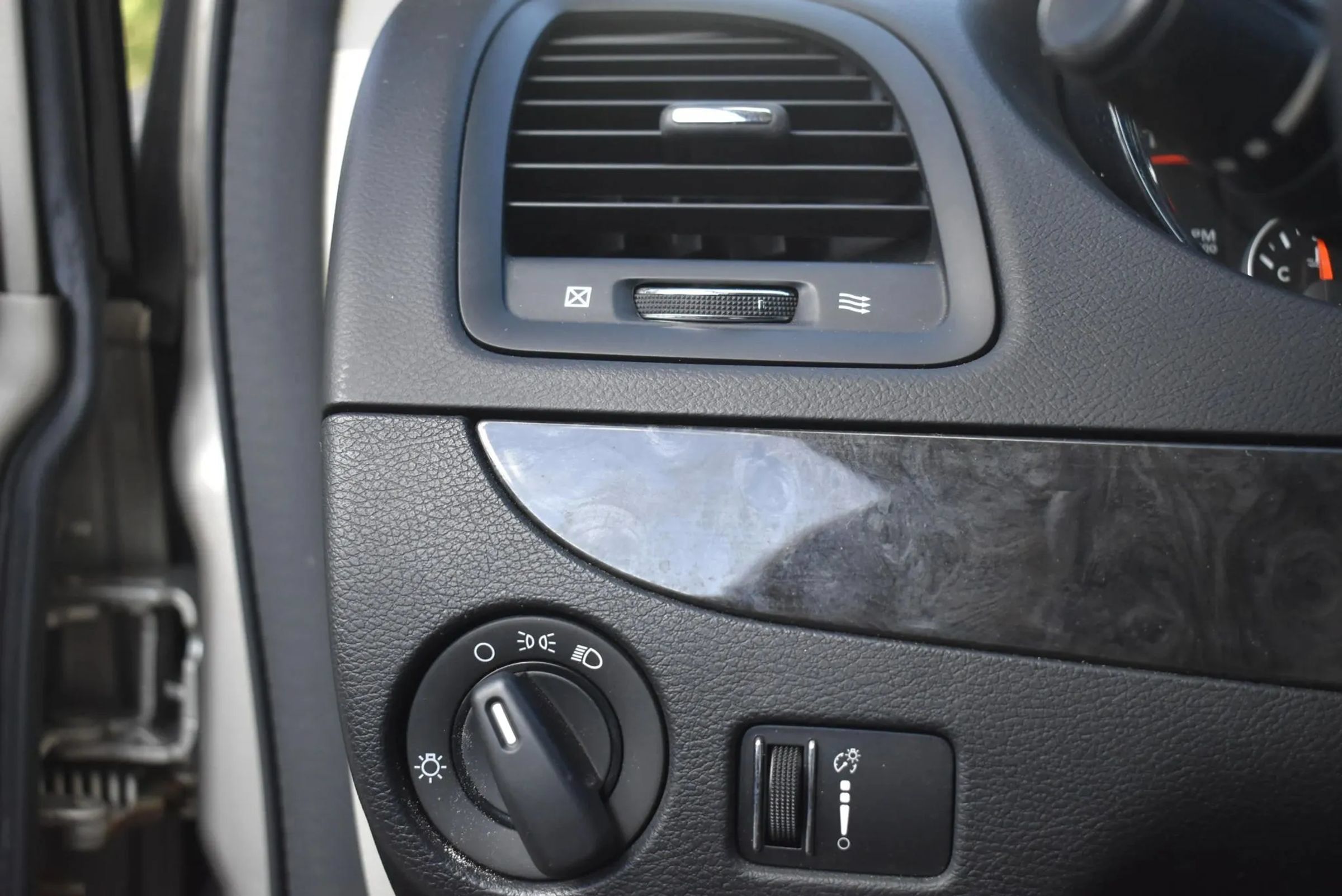 Used 2013 Dodge Grand Caravan American Value Package FWD image 24