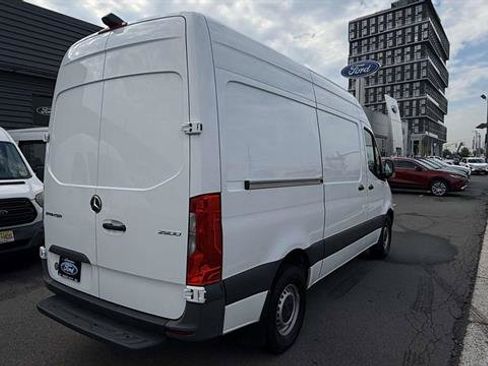Used 2023 Mercedes-Benz Sprinter 2500 image 4