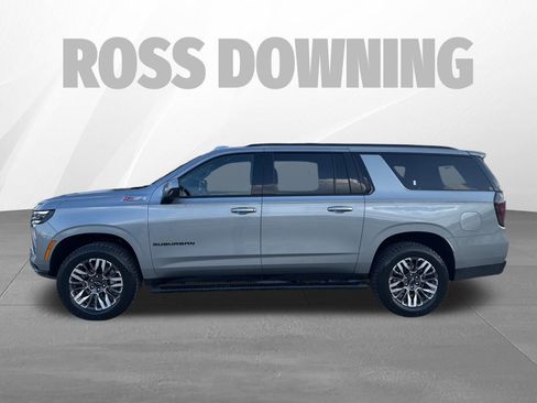Used 2025 Chevrolet Suburban Z71 AWD/4WD image 2