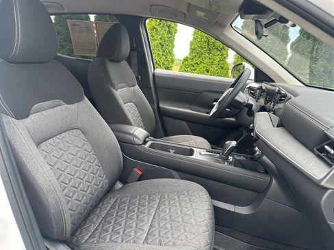Used 2025 Nissan Kicks SV AWD/4WD image 29