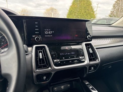 Used 2022 Kia Sorento S image 11