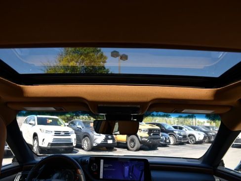 New 2025 Lexus ES 300h w/ Luxury Package image 29