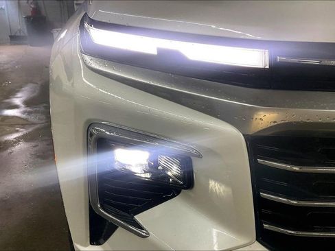 Used 2024 Chevrolet Traverse RS image 33