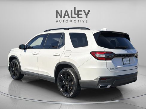 Certified 2025 Honda Pilot Black Edition image 4