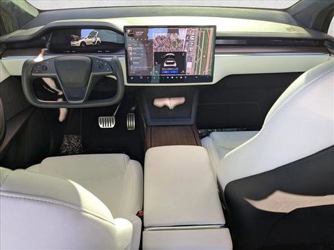 Used 2022 Tesla Model X image 17