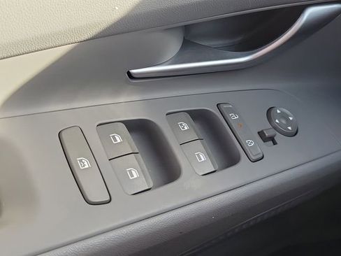 Certified 2025 Hyundai Elantra SEL FWD image 14