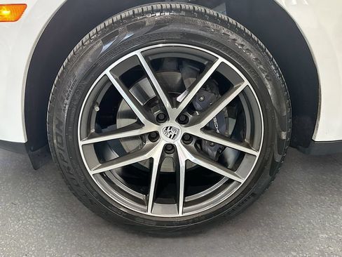 Used 2024 Porsche Macan AWD/4WD image 32