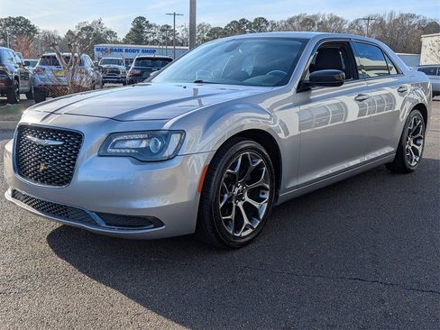 Used 2018 Chrysler 300 Touring w/ Sport Appearance Package image 7