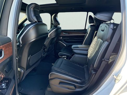 Used 2024 Jeep Grand Cherokee L Summit w/ High Altitude Package image 19