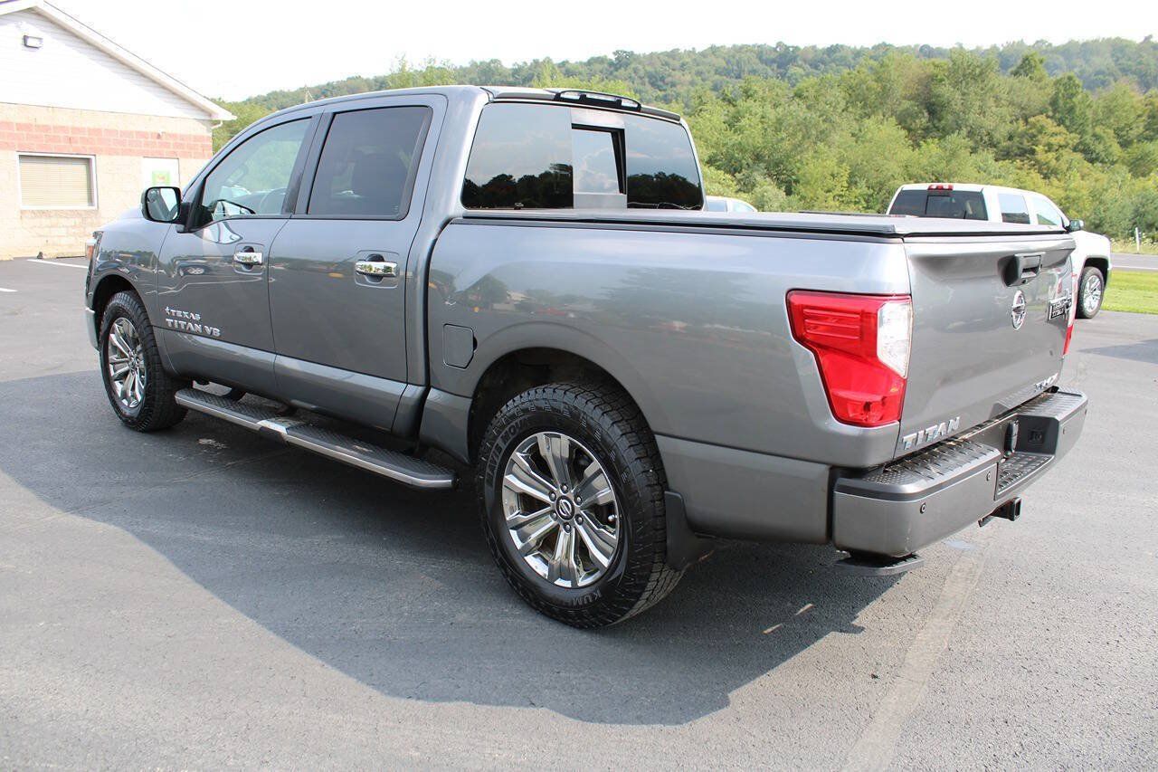 Used 2018 Nissan Titan SV w/ SV Convenience Package AWD/4WD image 4