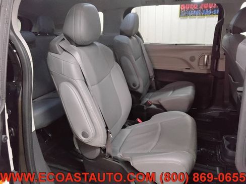Used 2024 Toyota Sienna Limited image 16