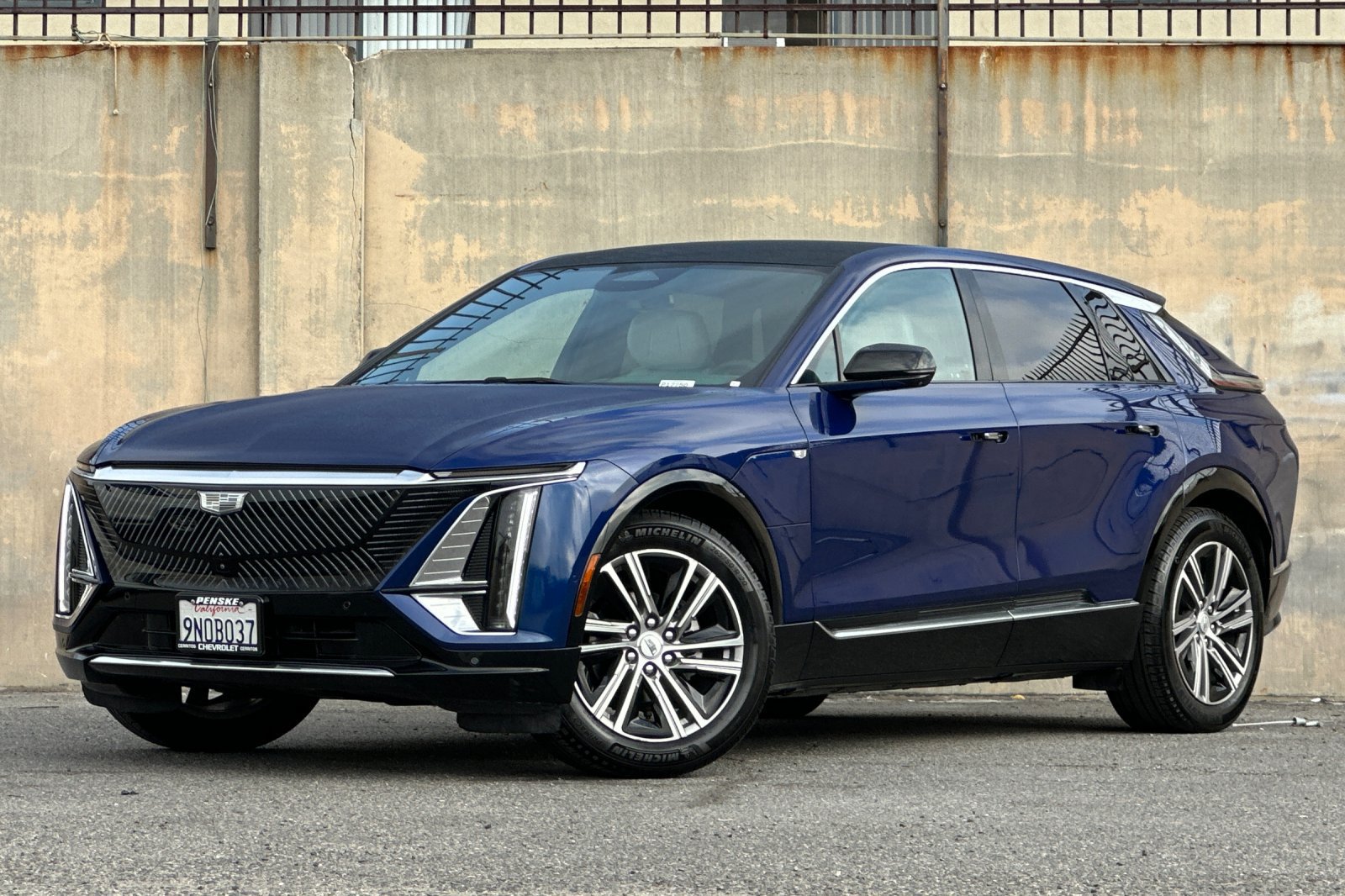 Certified 2024 Cadillac Lyriq Luxury RWD image 8
