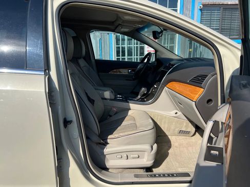 Used 2015 Lincoln MKX FWD w/ Equipment Group 102A image 12