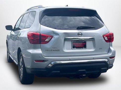 Used 2018 Nissan Pathfinder SV FWD image 12