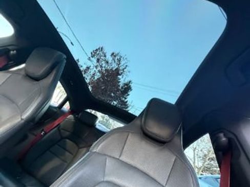 Used 2022 Porsche Taycan image 29