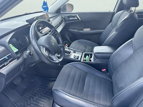 Used 2024 Mitsubishi Outlander SE FWD image 13