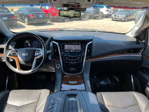 Used 2017 Cadillac Escalade Premium Luxury AWD/4WD image 13