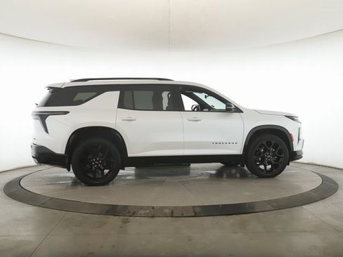 Used 2025 Chevrolet Traverse RS image 6