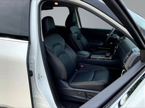 Used 2024 Nissan Pathfinder SL FWD image 28