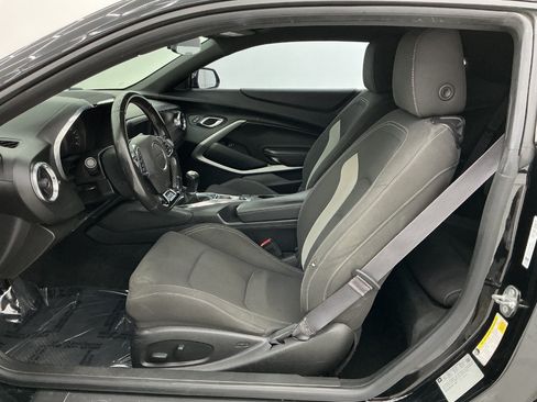 Used 2017 Chevrolet Camaro LT RWD image 14