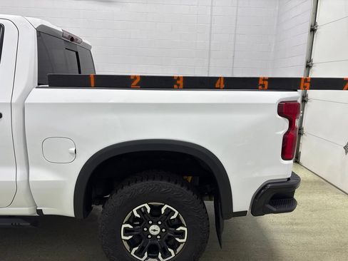 Used 2024 Chevrolet Silverado 1500 ZR2 AWD/4WD image 12