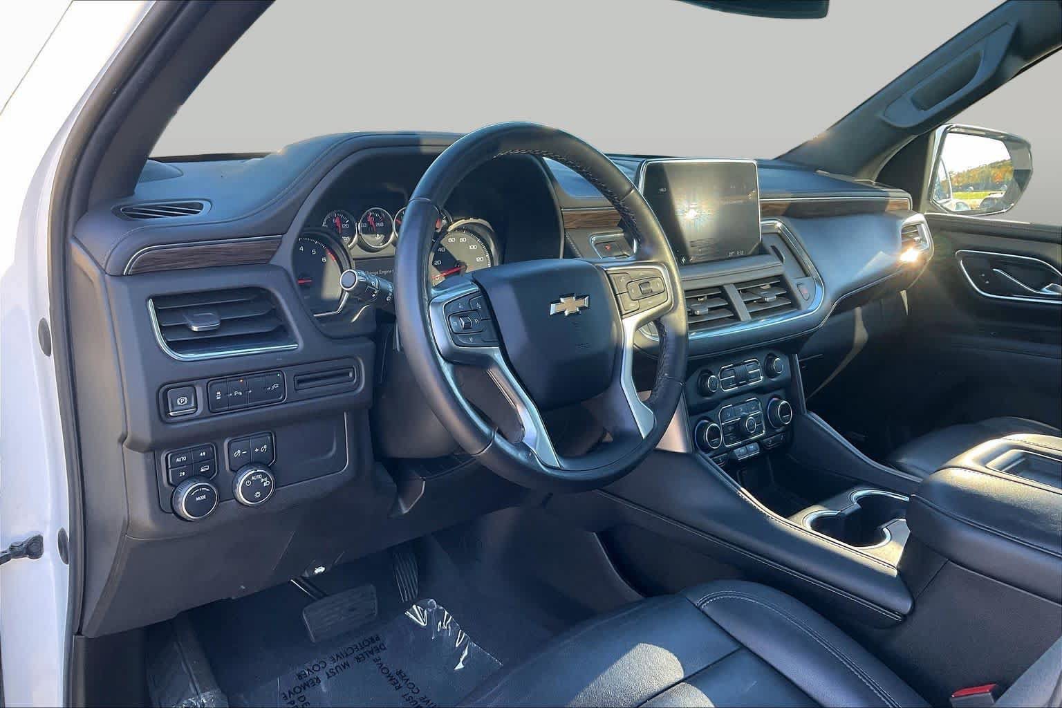 Used 2021 Chevrolet Suburban LT AWD/4WD image 16