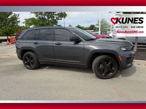 Used 2022 Jeep Grand Cherokee Altitude AWD/4WD image 5