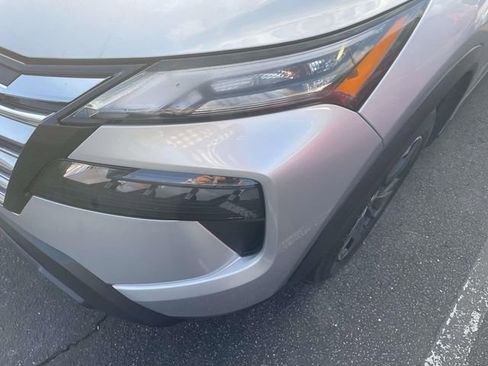 Used 2024 Nissan Rogue SV image 5