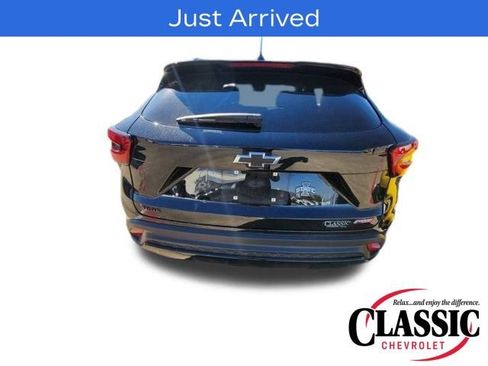 Used 2024 Chevrolet Trax RS w/ Sunroof Package image 9