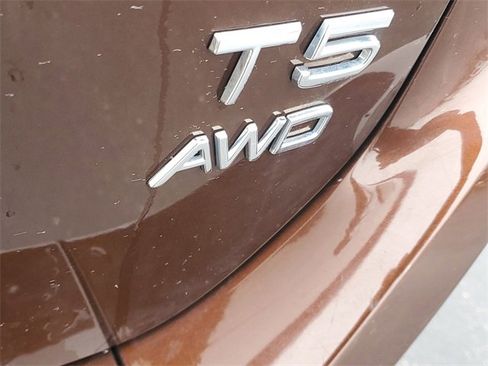 Used 2016 Volvo XC60 T5 Premier w/ Proximity Package image 6