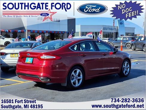 Used 2014 Ford Fusion SE w/ Equipment Group 202A FWD image 2
