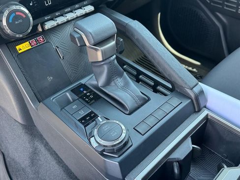 Certified 2025 Toyota Tacoma SR5 AWD/4WD image 23