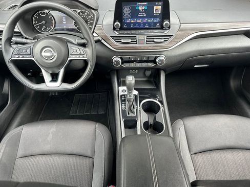 Used 2024 Nissan Altima 2.5 SV image 13