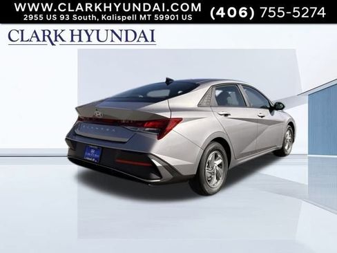 Used 2025 Hyundai Elantra SE image 5
