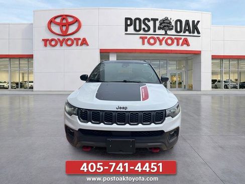 Used 2025 Jeep Compass Trailhawk AWD/4WD image 2