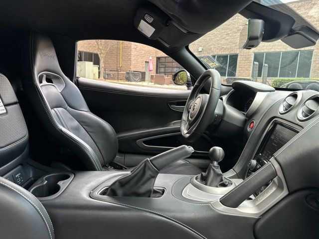 Used 2013 SRT Viper GTS w/ GTS Laguna Interior Pkg RWD image 26