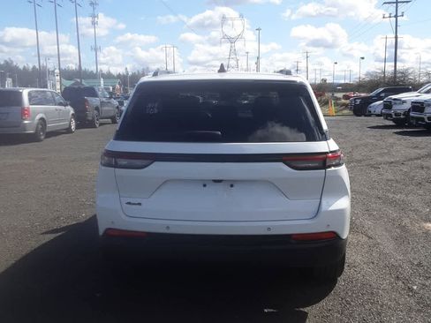 Used 2023 Jeep Grand Cherokee Altitude image 5