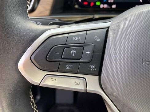 Used 2024 Volkswagen Atlas SE image 11