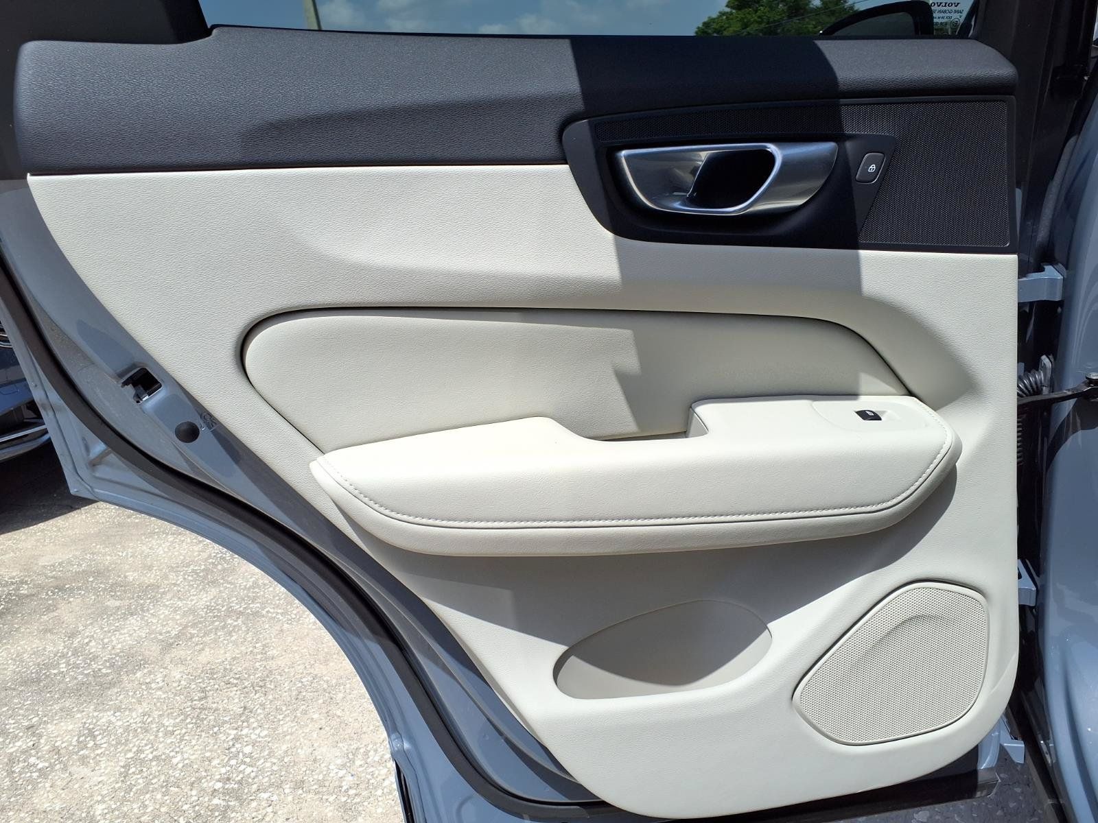 Certified 2024 Volvo XC60 B5 Plus w/ Protection Package Premier AWD/4WD image 19