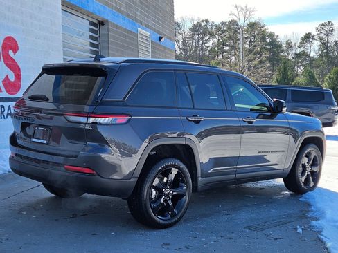 Used 2023 Jeep Grand Cherokee Altitude image 7