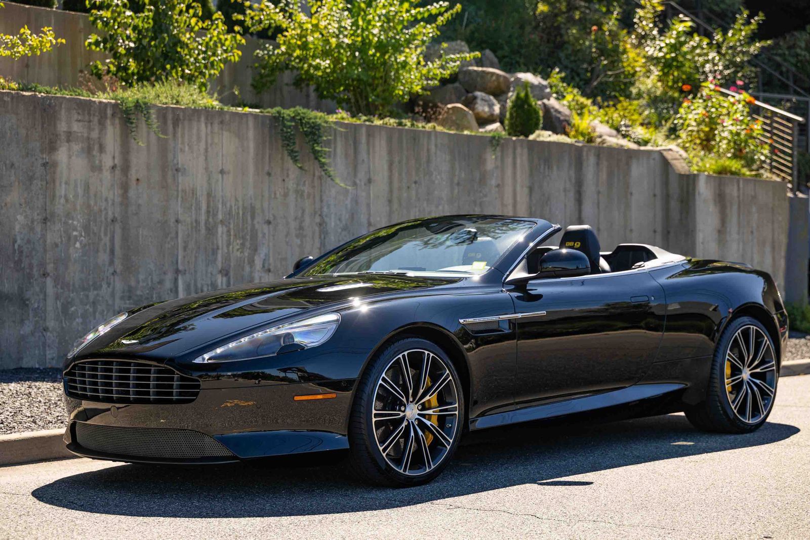Used 2013 Aston Martin DB9 Volante RWD image 98