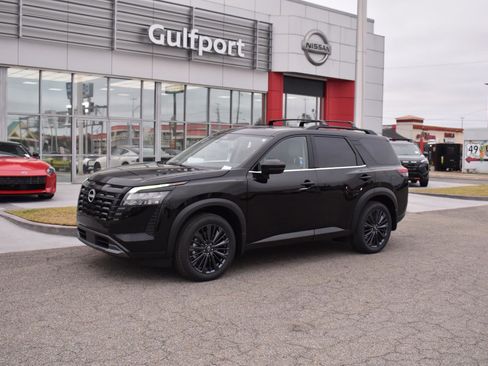 New 2026 Nissan Pathfinder SL w/ SL Premium Package image 2