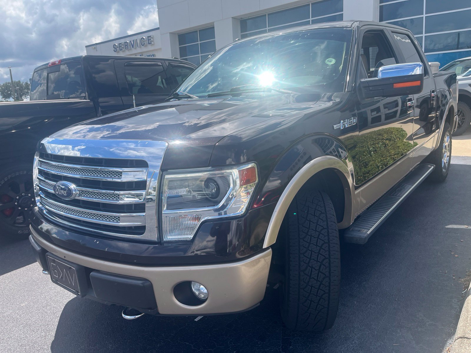 Used 2014 Ford F150 Lariat w/ Lariat Chrome Package AWD/4WD image 2