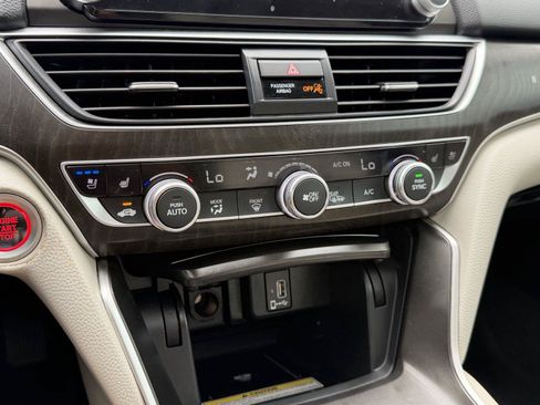 Used 2020 Honda Accord Touring image 25